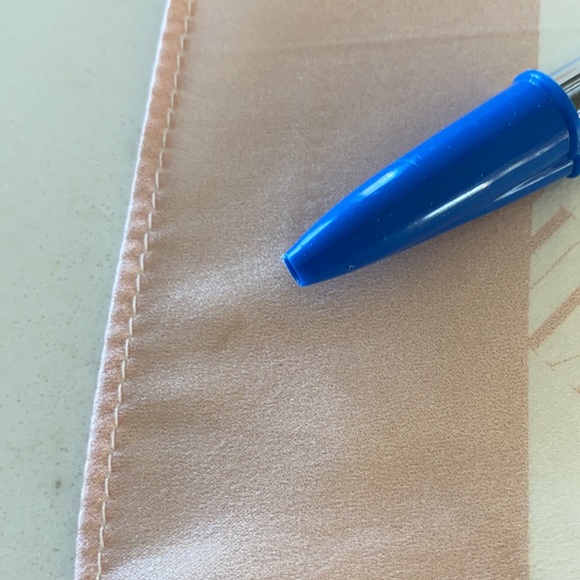 🌟Host Pick🌟Atelier Kurdm Mulberry Silk Scarf - Picture 8 of 9